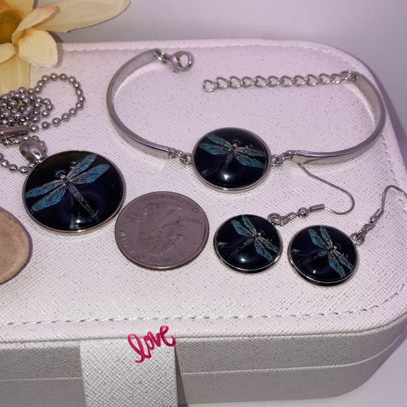Dragonfly Cabochon Glass Pendant Necklace Earrings & Bracelet Set - Picture 3 of 4